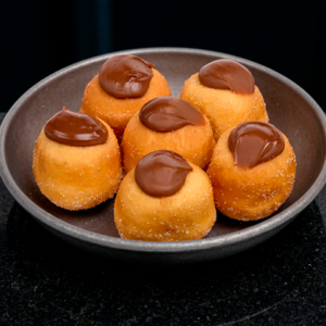Donas XO rellenas de chocolate, avellanas y caramelo salado